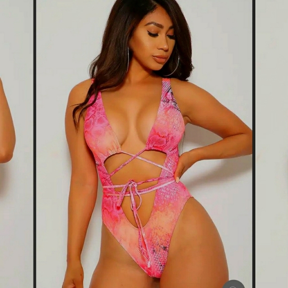 One piece swimsuit - Picture 2 of 8